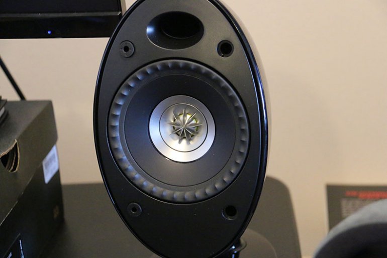Review KEF EGG The Master Switch